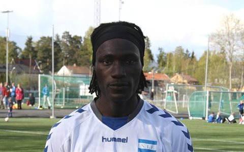 100 A-kamper for Cheikh Niang