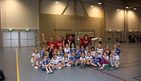 Håndballglede og moro for gutter og jenter født i 2002